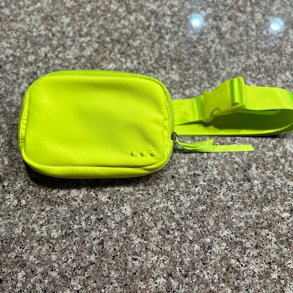 pretty simple Handbags - Neon Green Belt Bag